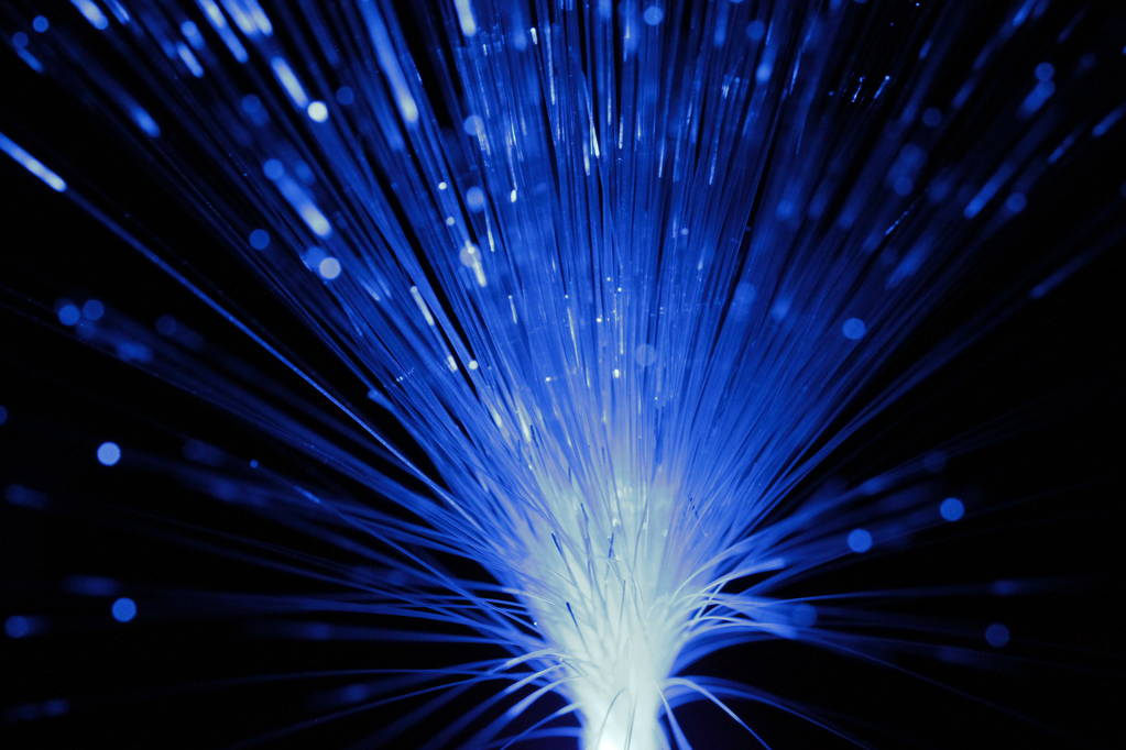 Vista abstracta de fibras ópticas de color azul
 - Foto, imagen