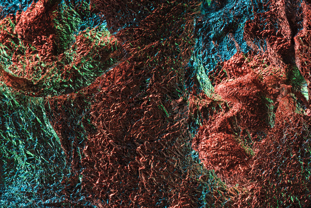 абстрактный фон глянцевой текстурированной смятой фольги с ярким освещением
 - Фото, изображение