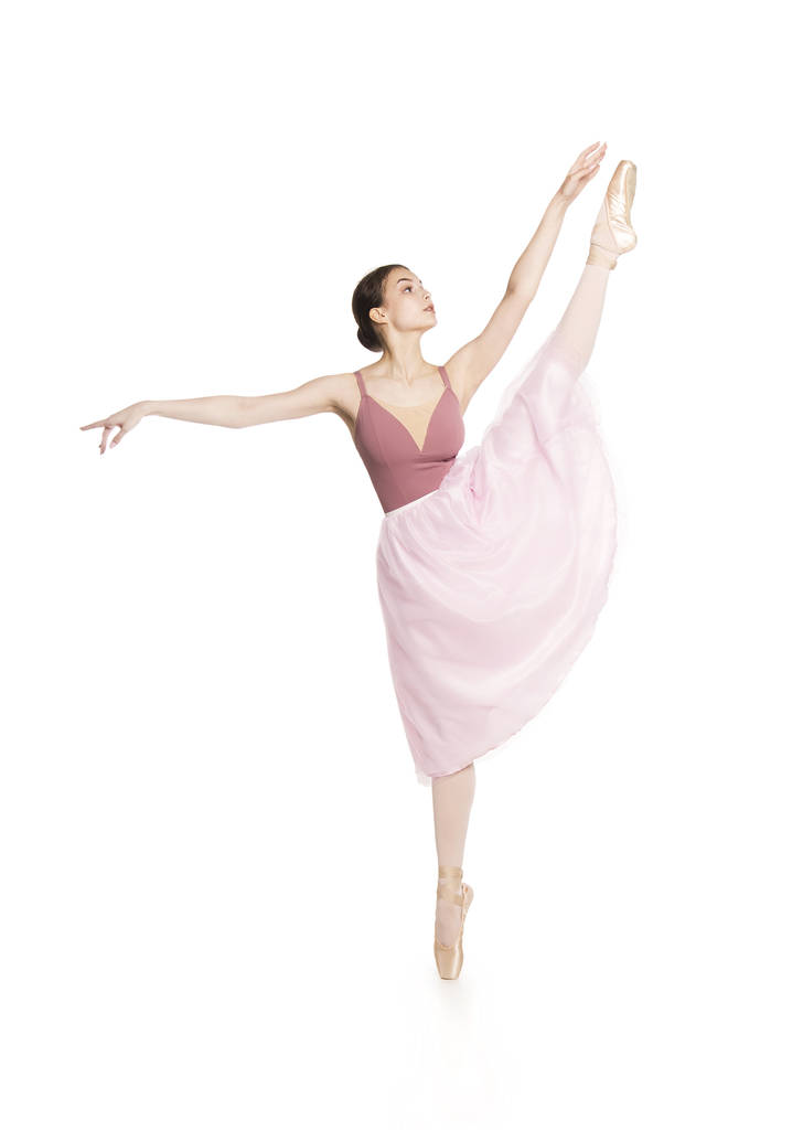 Elegante ragazza con gonna rosa e balletto beige
. - Foto, immagini