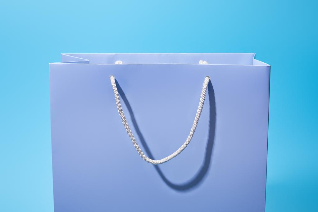violetti ostoskassi valkoinen köydet sininen
  - Valokuva, kuva