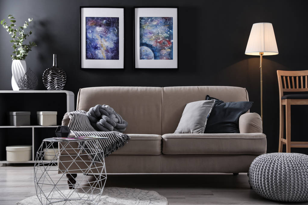 Modern mobilyalar ve şık bir dekora sahip şık oturma odası. İç tasarım fikri - Fotoğraf, Görsel