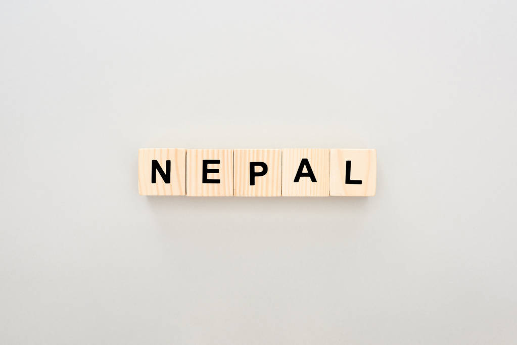 Ansicht von Holzblöcken mit nepal Schriftzug auf weißem Hintergrund - Foto, Bild