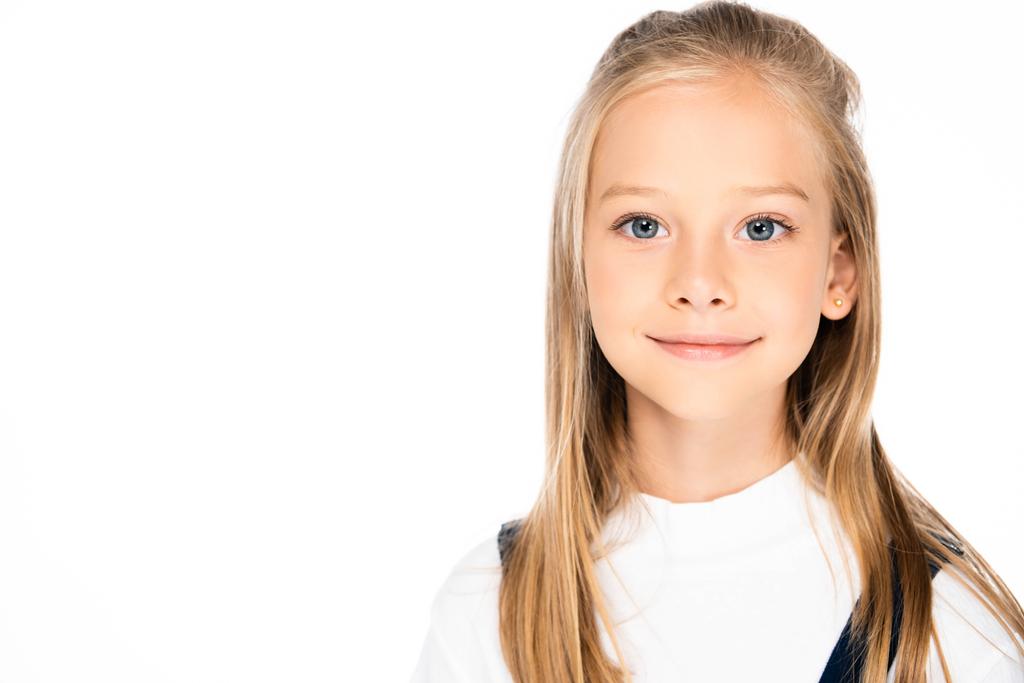 чарівна усміхнена школярка посміхається на камеру ізольовано на білому з копіювальним простором
 - Фото, зображення