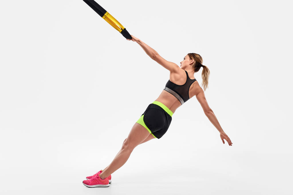 Lihaksikas nainen tekee kehon paino liikunta
 - Valokuva, kuva
