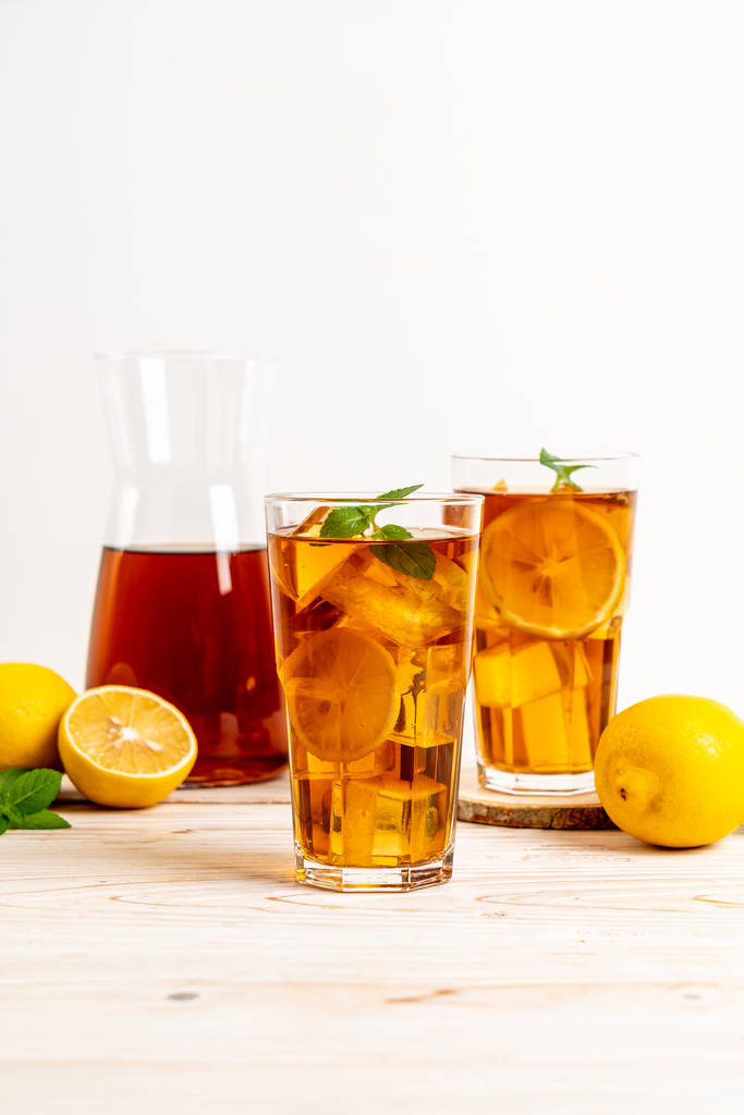 Склянка льодовикового лимонного чаю
 - Фото, зображення