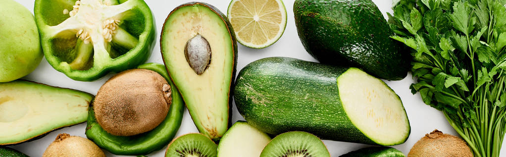 панорамный снимок перца, цуккини, киви, лайма, зелени и авокадо
 - Фото, изображение