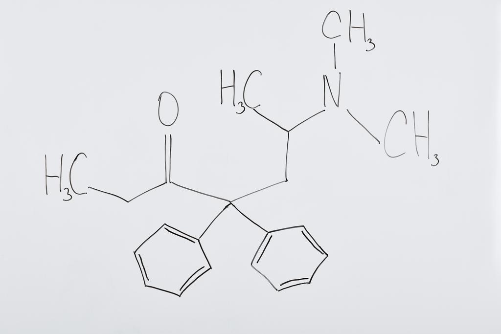 laboratuvarda kimyasal formülü ile beyaz tahta üst görünümü  - Fotoğraf, Görsel