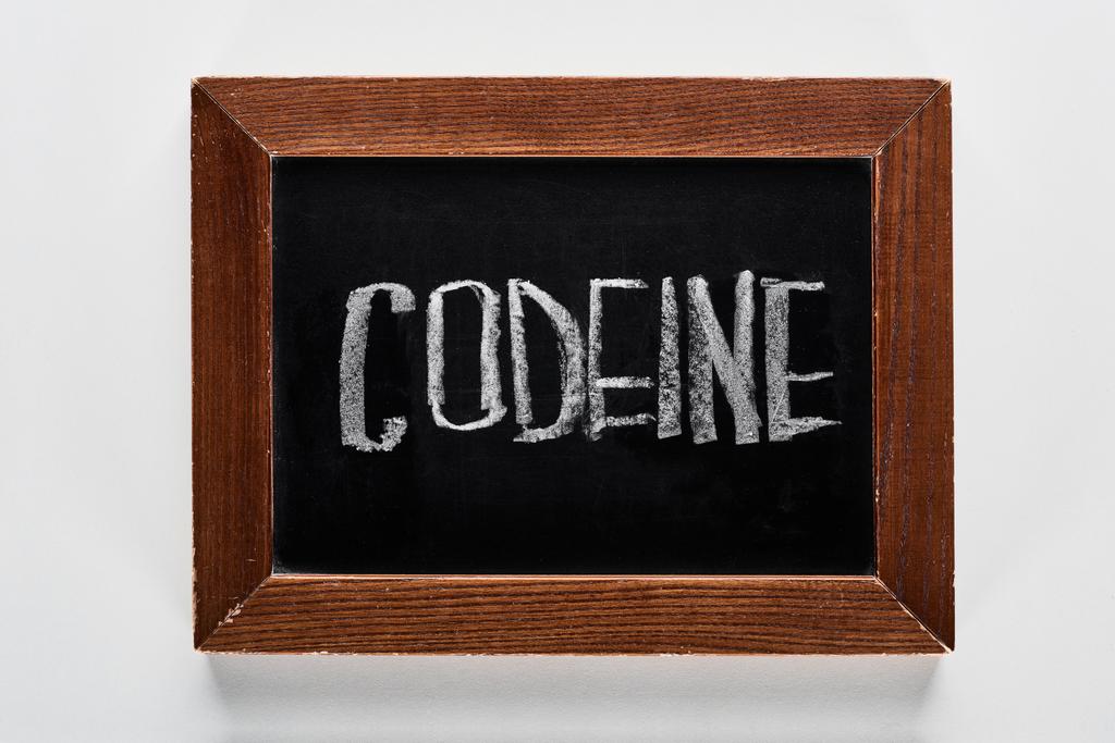felülnézet a fekete kréta fórumon betűkkel kodein - Fotó, kép