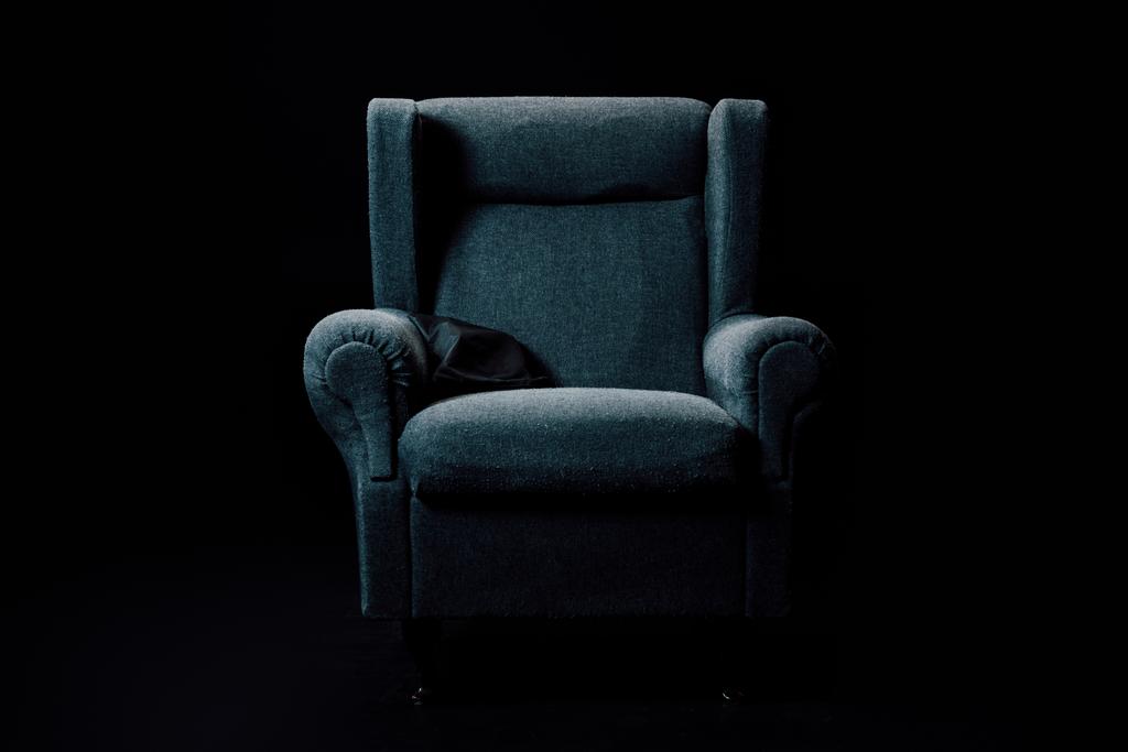 harmaa, pehmeä nojatuoli eristetty musta vaalentamiseen
 - Valokuva, kuva