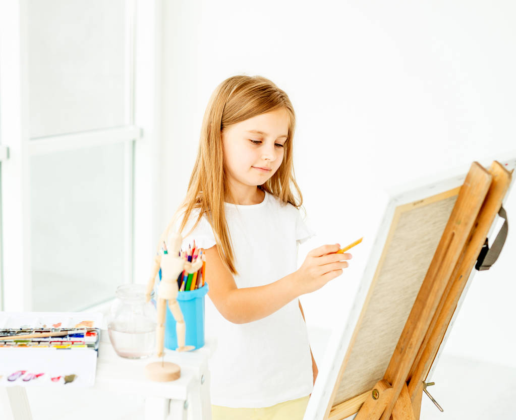 girl makes pencil sketch on canvas - Photo, Image
