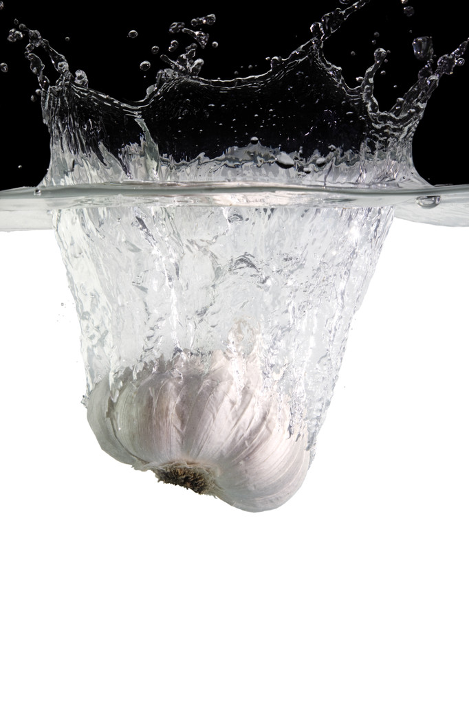 Knoblauch in Wasser - Foto, Bild