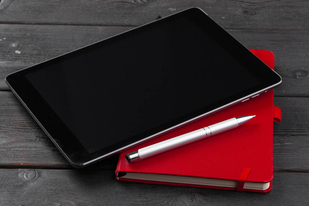 Prázdný digitální tablet s notebookem - Fotografie, Obrázek