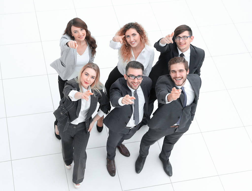 Retrato de equipe de negócios feliz mostrando polegares para cima
 - Foto, Imagem