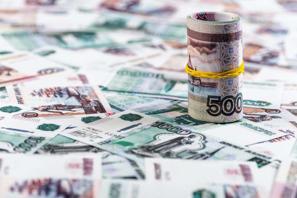 селективний фокус готівки рулон на російські гроші  - Фото, зображення