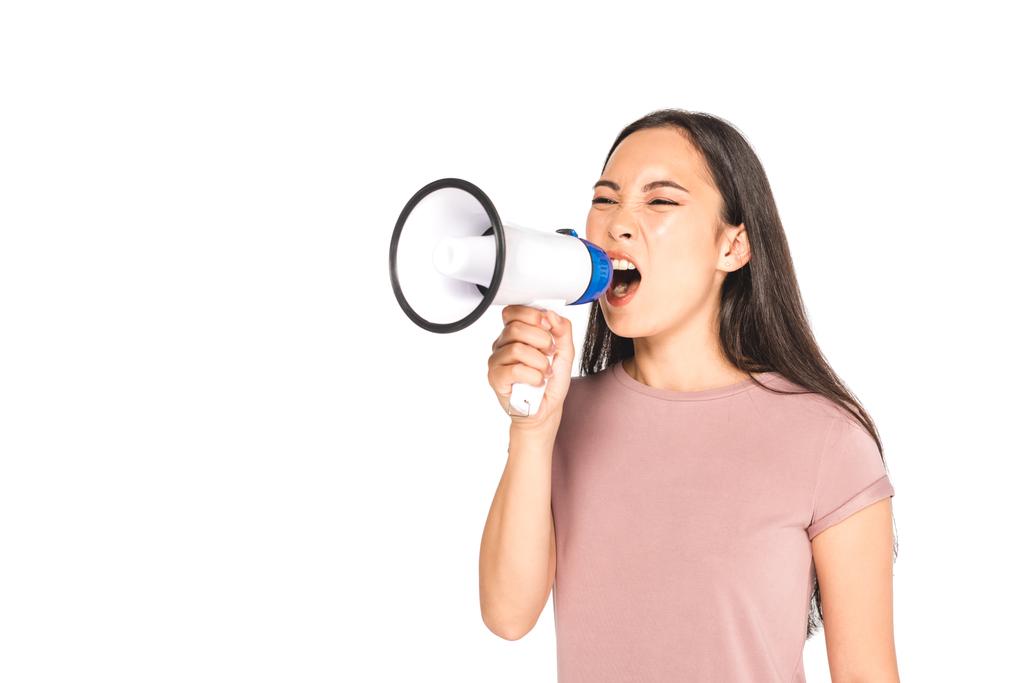 irritado asiático chica gritando en megáfono aislado en blanco
 - Foto, Imagen