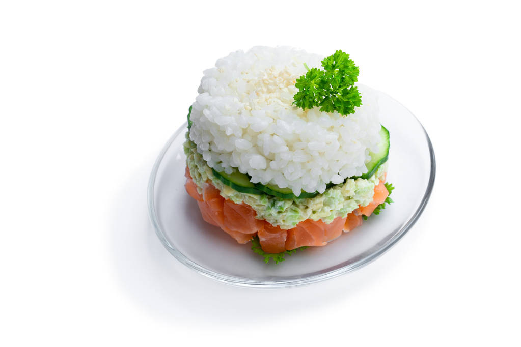 Avokado ve pirinç beyaz izole ile Somon tartar  - Fotoğraf, Görsel