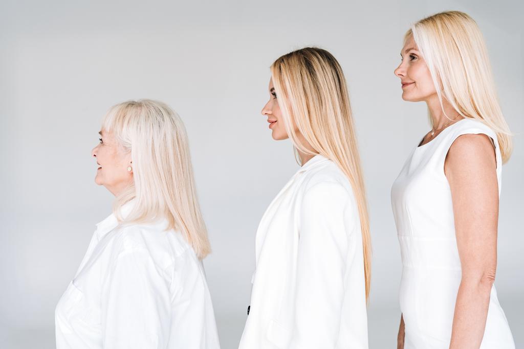 vue latérale de belles femmes blondes de trois générations isolées sur le gris
 - Photo, image