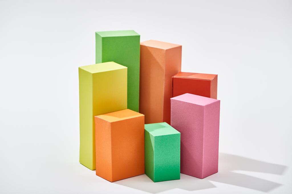 красочные блоки графика статистики на белом фоне
 - Фото, изображение