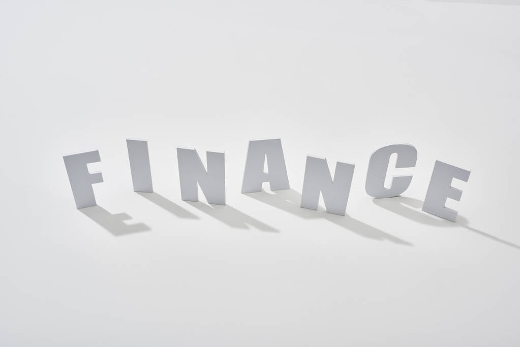 Finanz Schriftzug mit Schatten auf weißem Hintergrund - Foto, Bild