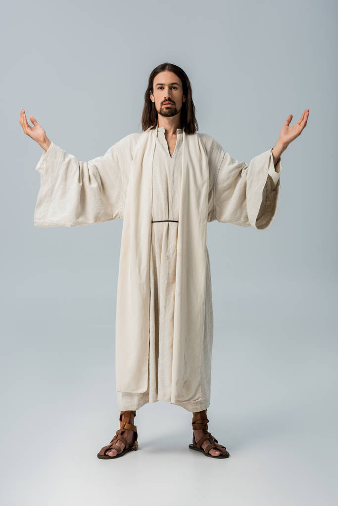 Foto e imagen de stock sin royalties de Barbudo Vestido De Jesus De Pie Con