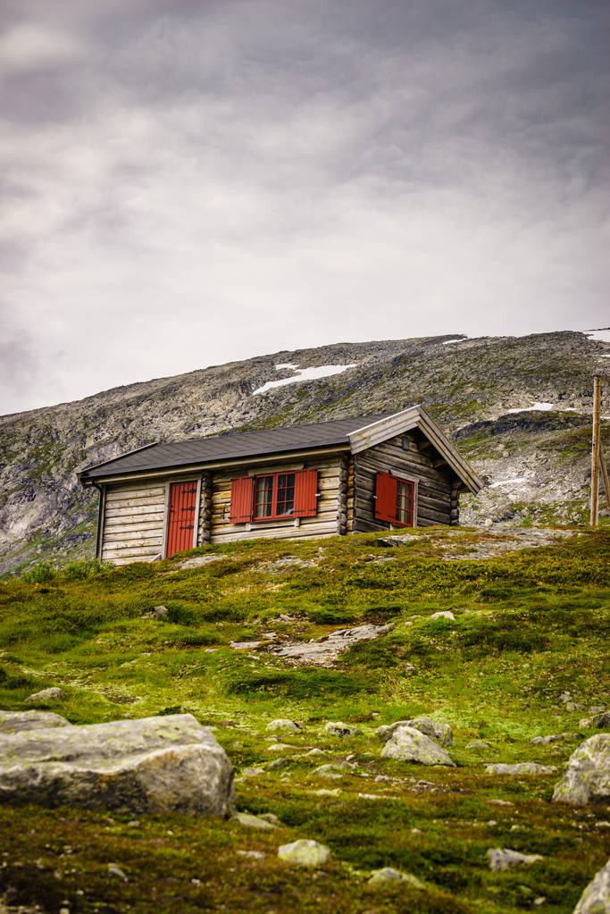 Norwegische alte Landhäuser in den Bergen. - Foto, Bild