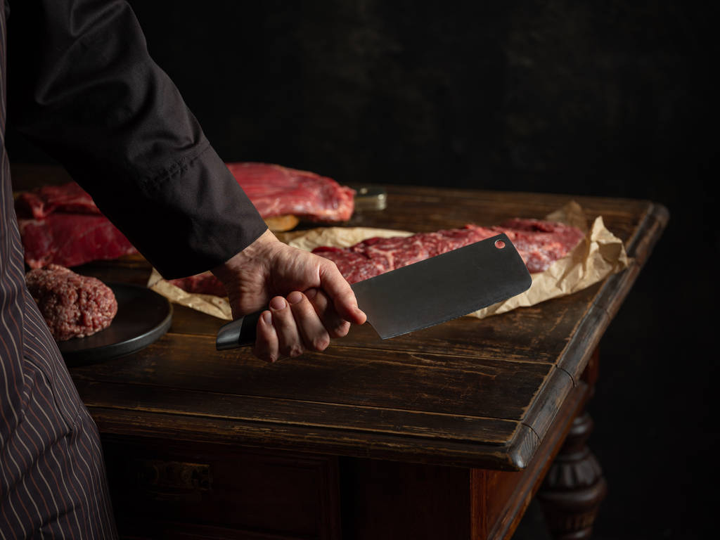 Человек с мясом и ножом
  - Фото, изображение