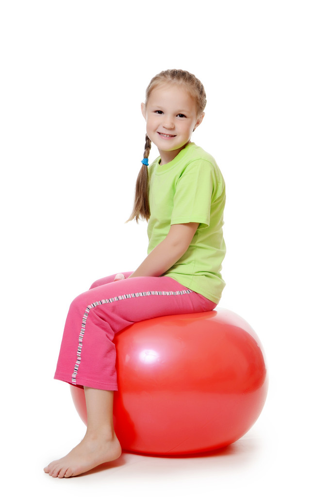 Menina em uma bola de ginástica
 - Foto, Imagem