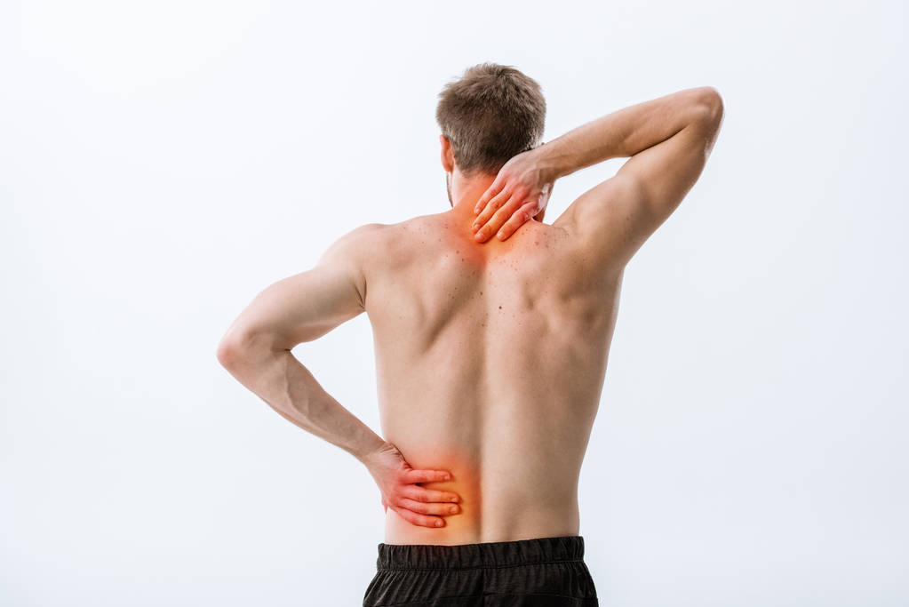 Rückenansicht des hemdslosen Sportlers mit Nackenschmerzen und Rückenschmerzen isoliert auf grau - Foto, Bild
