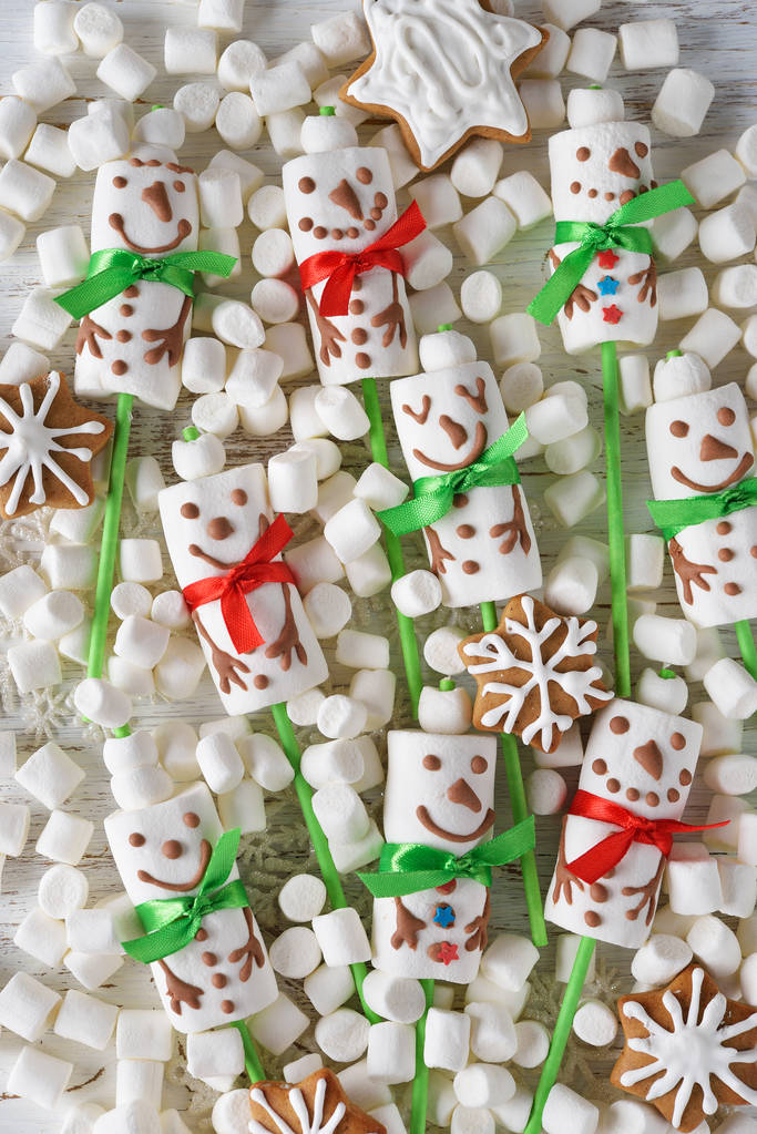 Αστεία Χριστουγεννιάτικα ζαχαρωτά χιονάνθρωπους - Φωτογραφία, εικόνα