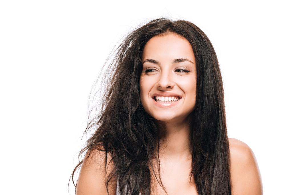 улыбающаяся красивая женщина с прямыми и вьющимися волосами, изолированными на белом
 - Фото, изображение