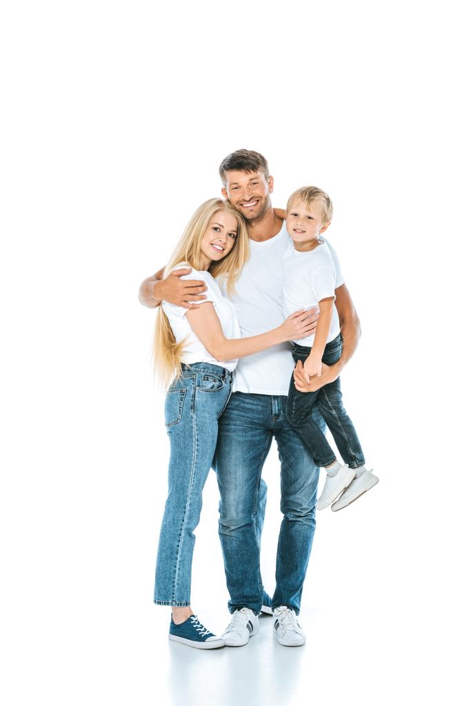 homem feliz abraçando esposa enquanto segurando em braços filho no branco
  - Foto, Imagem