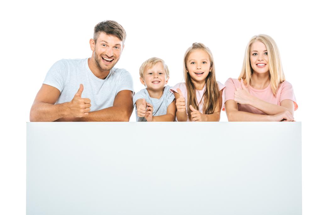 щаслива сім'я показує великі пальці вгору біля порожнього плакату ізольовані на білому
  - Фото, зображення