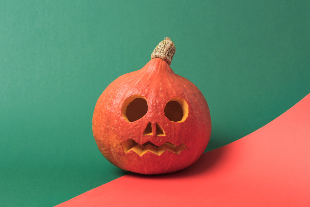 abóbora assustador Halloween no fundo vermelho e verde
 - Foto, Imagem