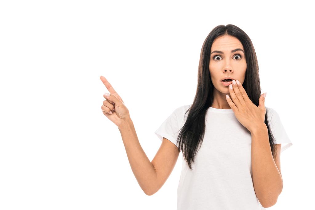 шокована жінка вказує пальцем ізольовано на білому
  - Фото, зображення