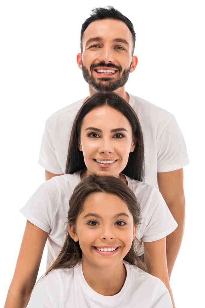 szczęśliwa rodzina w białych t-shirtach izolowanych na białym  - Zdjęcie, obraz