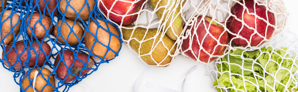 вид сверху яблок, груш и картофеля изолированный на белом, панорамный снимок
 - Фото, изображение
