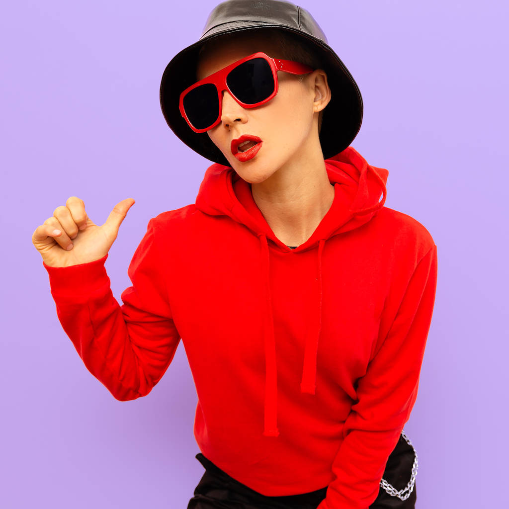 Modelo hipster de moda en panama y gafas de sol street urban styl
 - Foto, Imagen