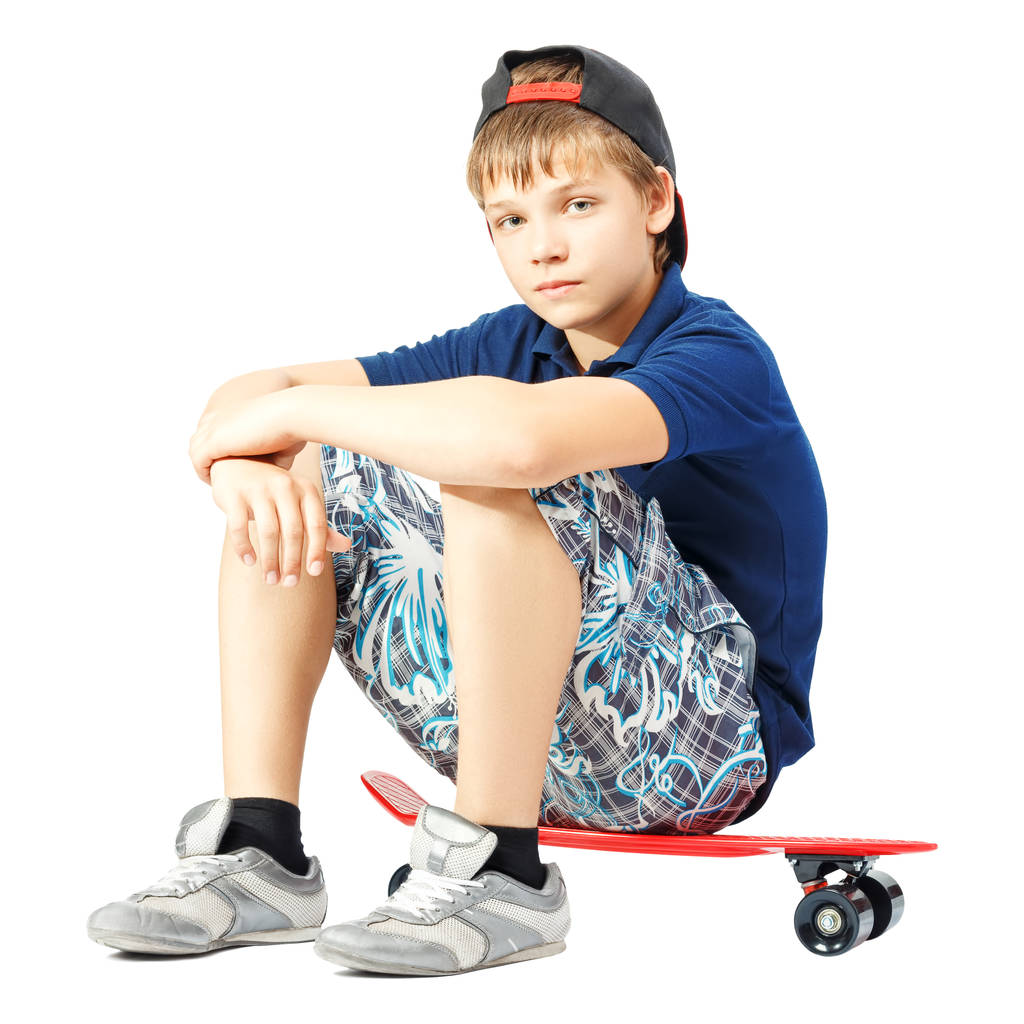 Unavený teenager sedící na skateboard - Fotografie, Obrázek