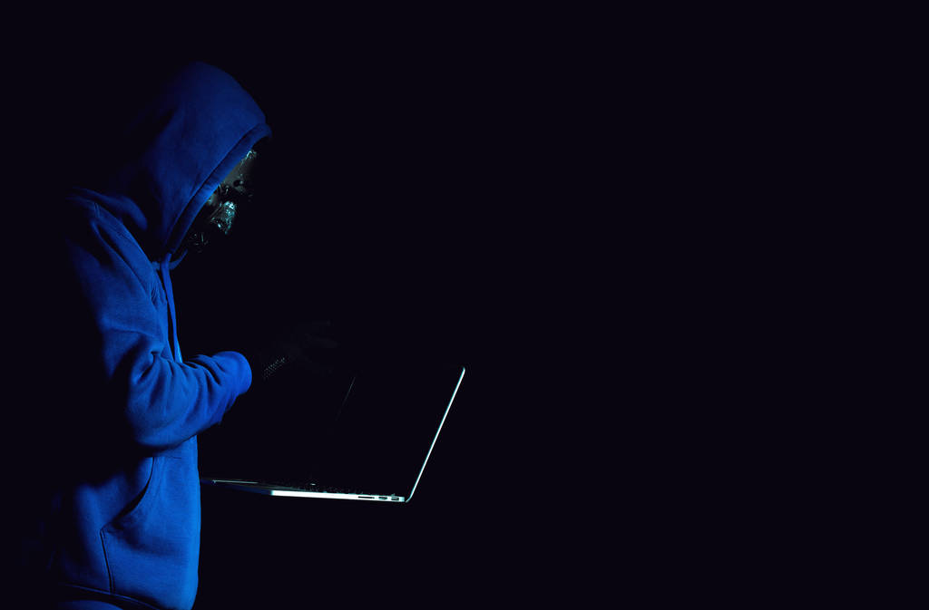 hacker man terrorist met virus computer aanval op server netwerksysteem online in Data Internet Security Hacking AI concept - Foto, afbeelding