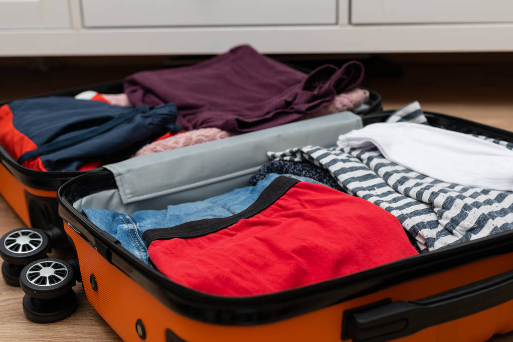 Reizen, koffer, appartement - Foto, afbeelding
