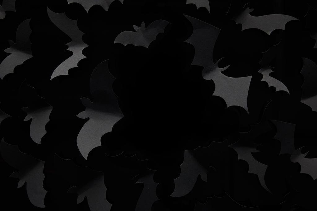 vista superior de morcegos de papel no fundo preto, decoração de Halloween
 - Foto, Imagem