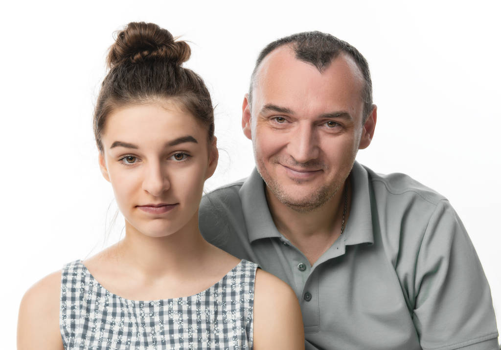 niedliche Teenager-Mädchen und ihr Vater in lässiger Kleidung - Foto, Bild