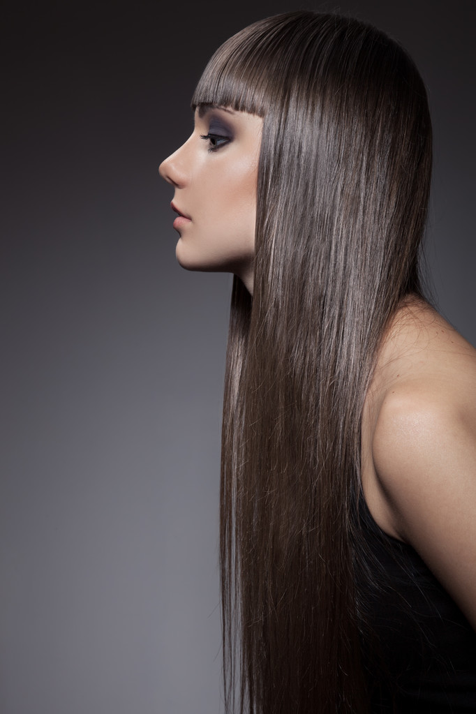 Muotokuva kaunis brunette nainen pitkät suorat hiukset
 - Valokuva, kuva
