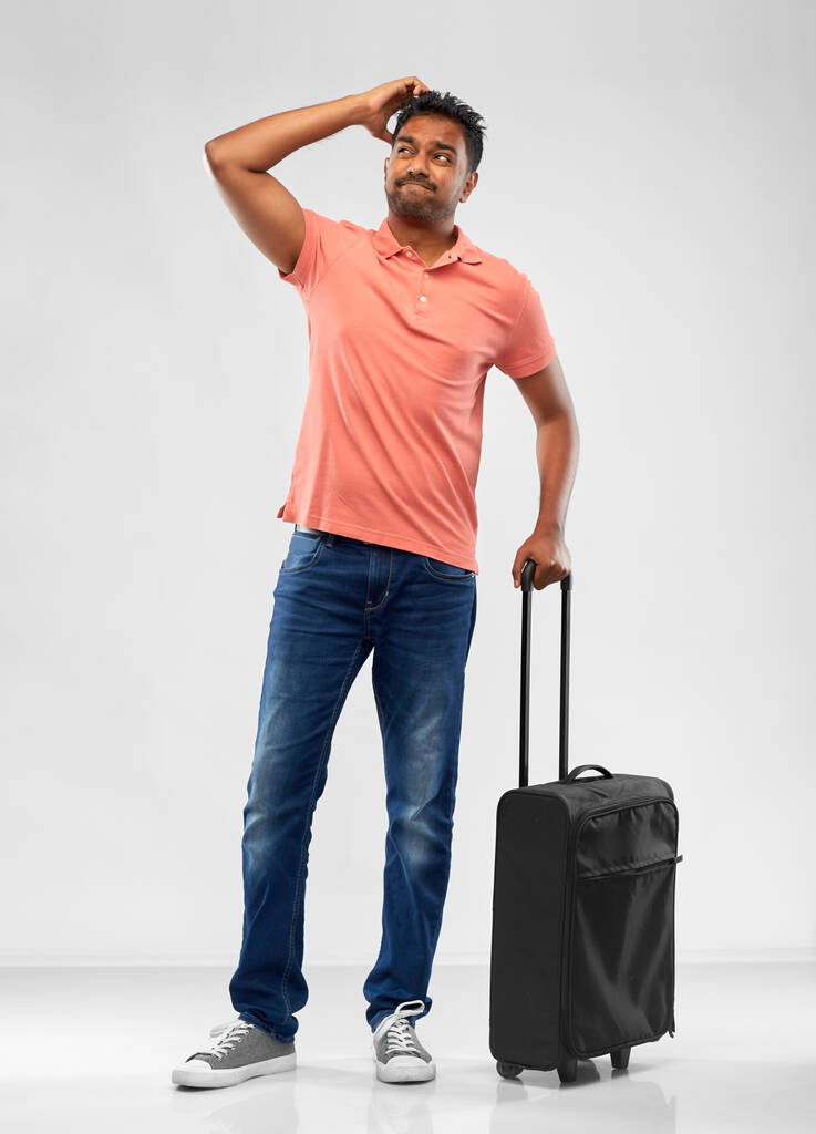 Verwirrter indischer Mann mit Reisetasche zuckt mit den Schultern - Foto, Bild