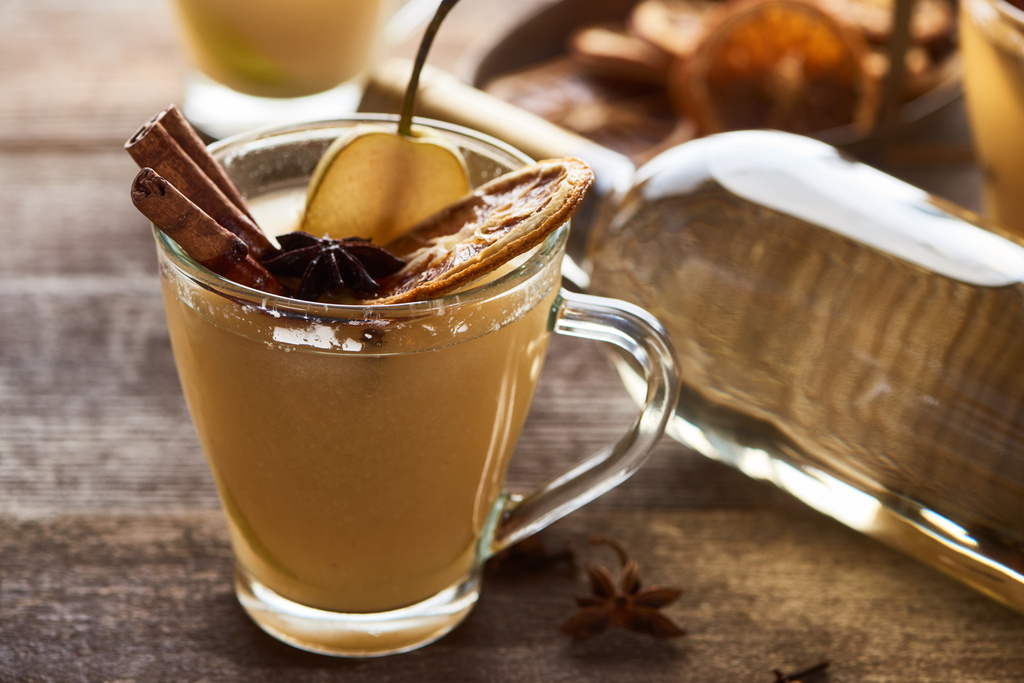 seasonal traditional pear mulled wine with spices in glass - Photo, Image
