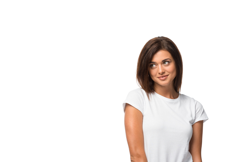 morena sorridente menina em branco t-shirt, isolado no branco
 - Foto, Imagem