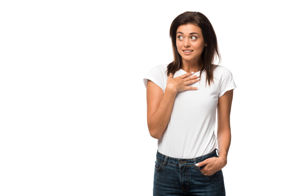 atraente mulher surpreso em t-shirt branca, isolado em branco
 - Foto, Imagem