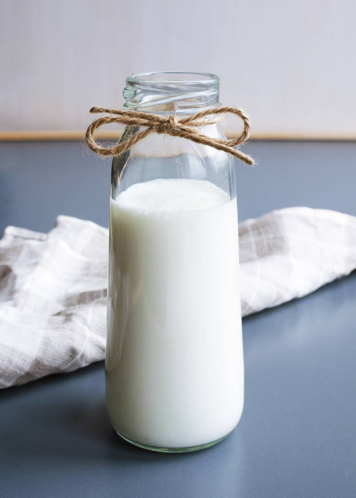 pullo kotitekoista juomaa kreikkalainen jogurtti
 - Valokuva, kuva