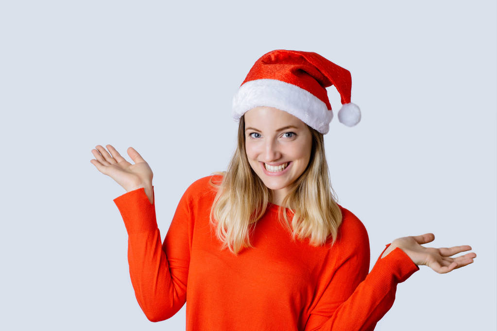 Mujer joven con sombrero de Navidad
 - Foto, Imagen