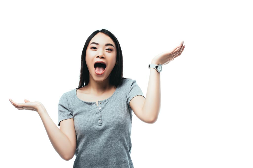 excitado asiático chica gesto con abierto boca aislado en blanco
 - Foto, Imagen